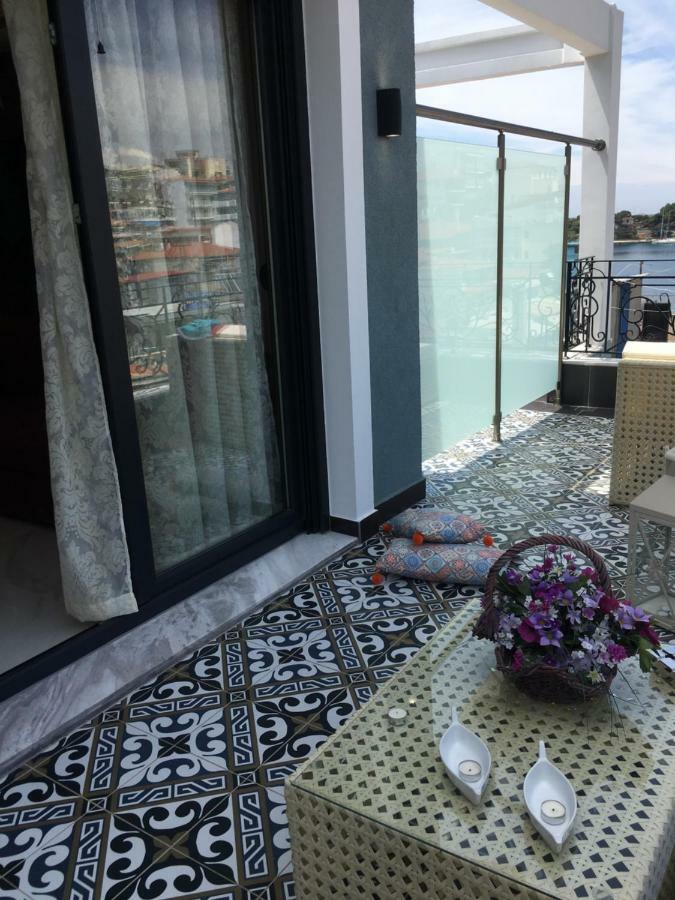 Pela Veranda Exquisite Suites Неос Мармарас Екстериор снимка